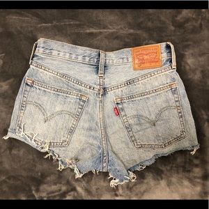 Highwaisted Levi shorts